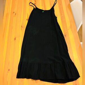 Chic Black Sleeveless Dress with Ruffle Hem